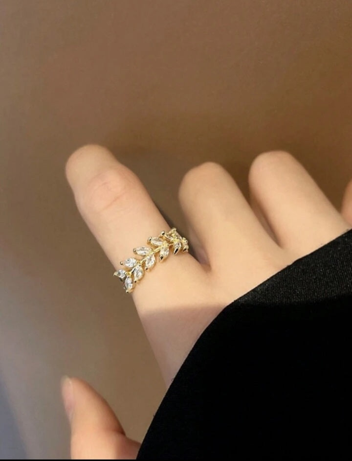Leaf style ring with zircon stone