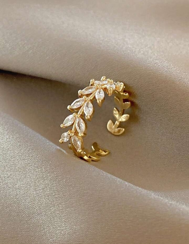 Leaf style ring with zircon stone