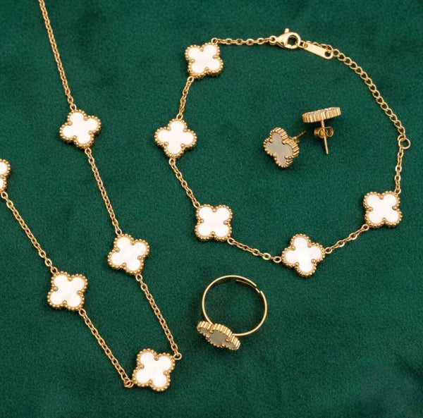 White cloverset with Bracelet,earring,neklece,finger ring